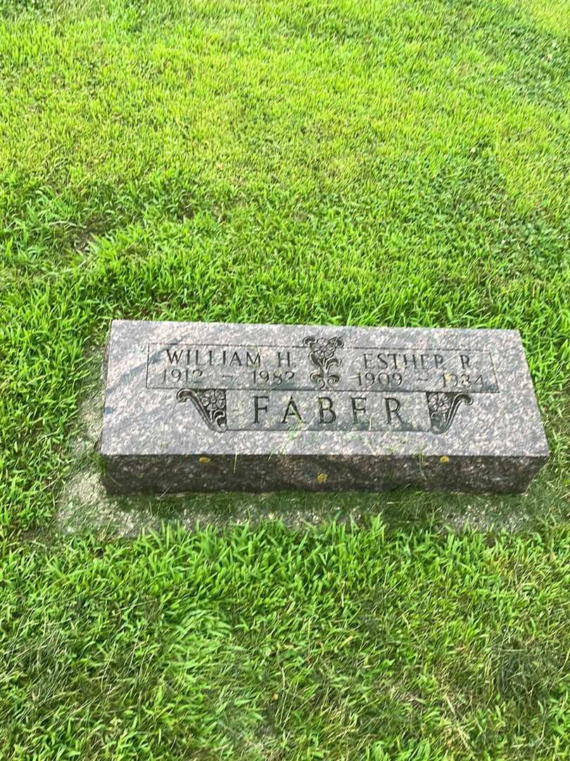 Esther R. Faber's grave. Photo 1