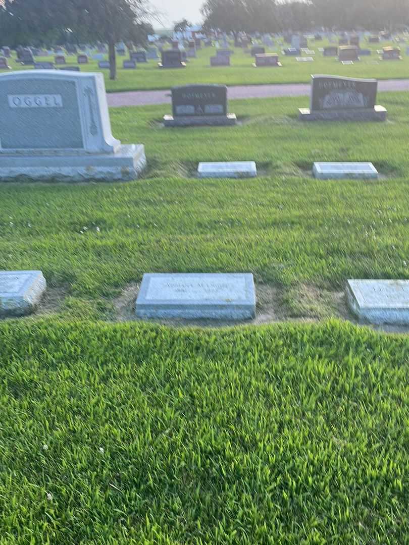 Adriana M. Oggel's grave. Photo 2