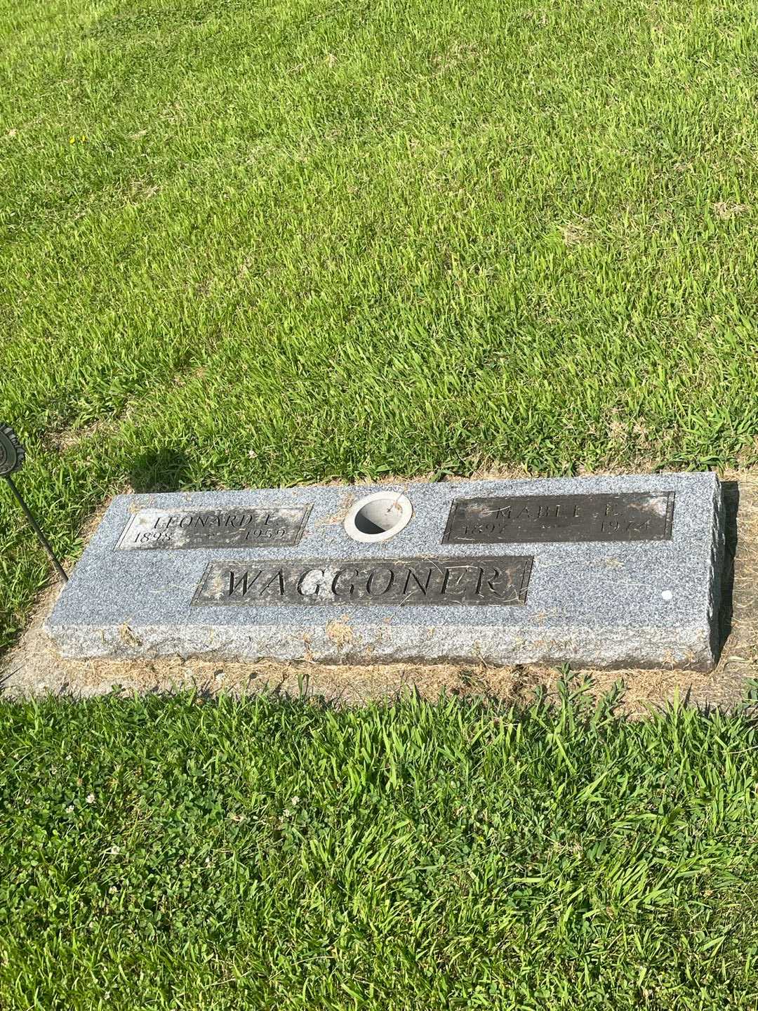 Leonard L. Waggoner's grave. Photo 1