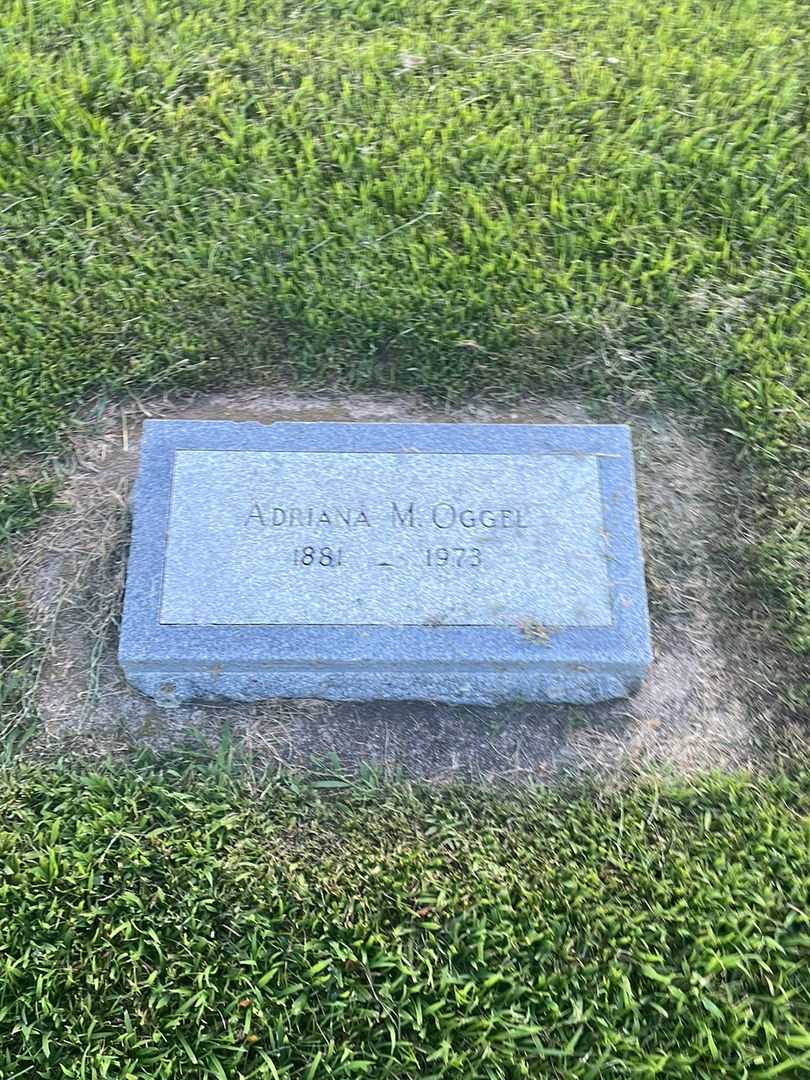 Adriana M. Oggel's grave. Photo 3