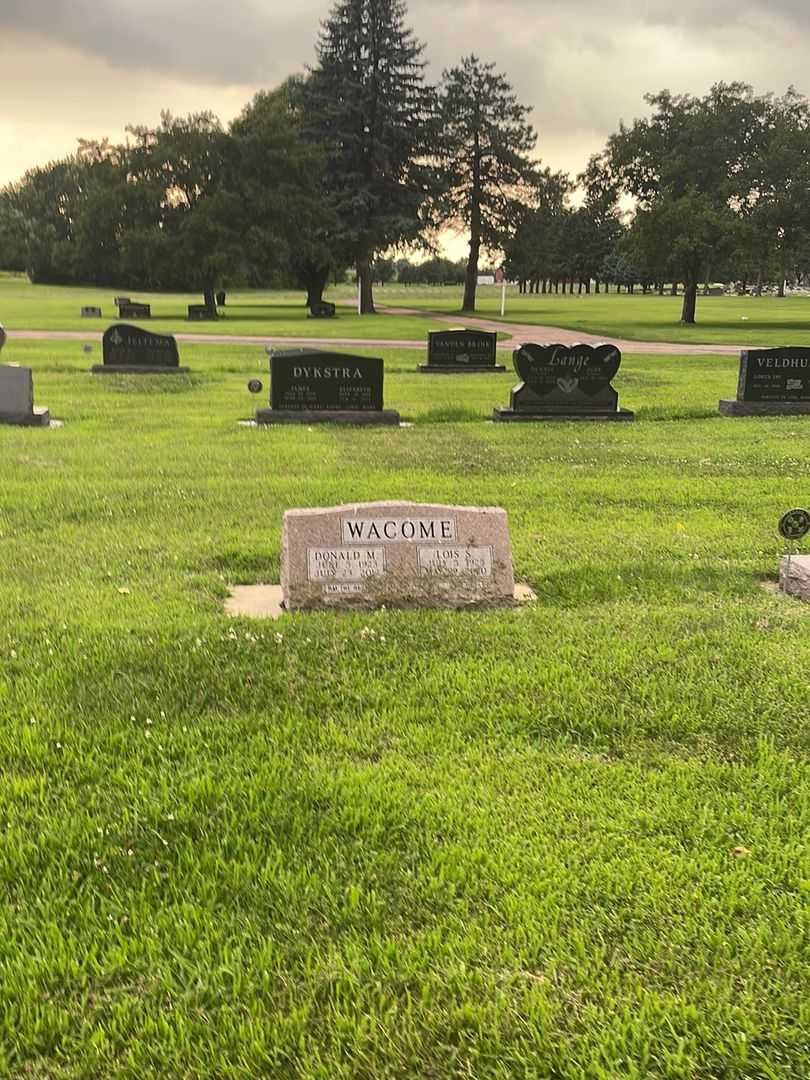 Donald M. Wacome's grave. Photo 2
