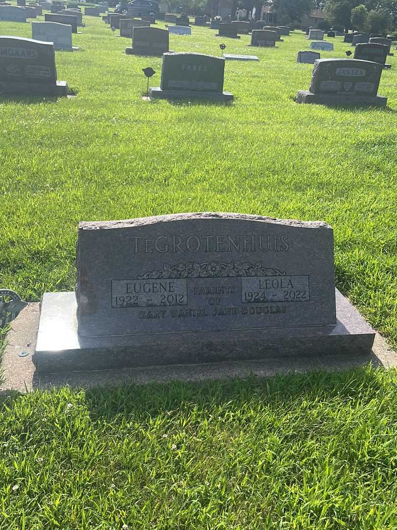 Eugene Te Grotenhuis's grave. Photo 1