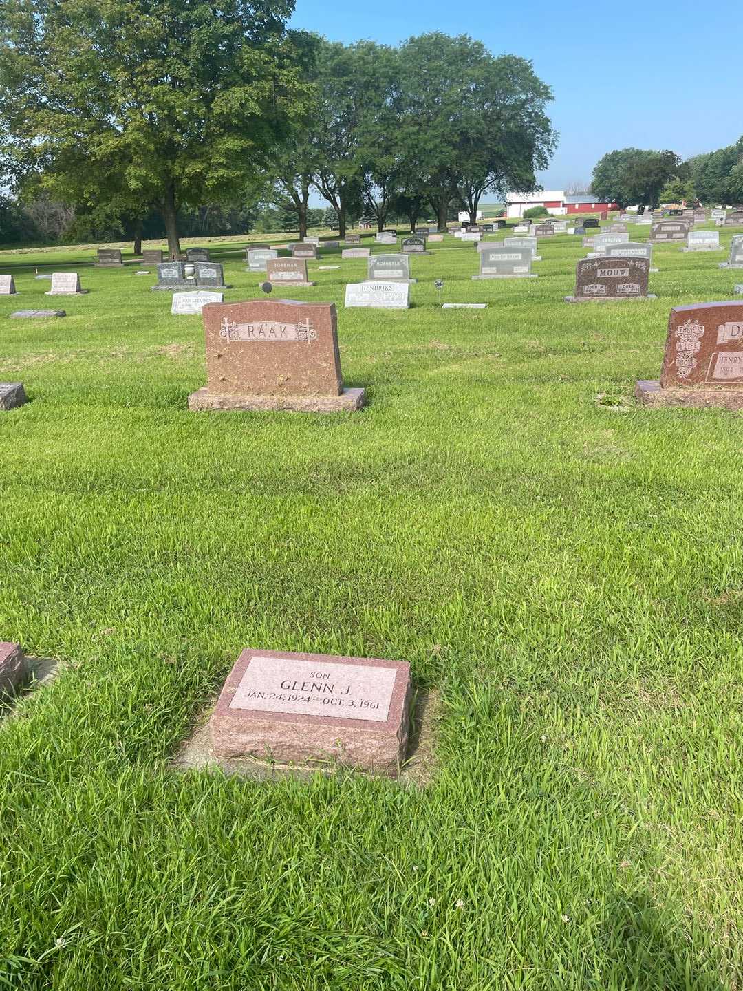 Glenn J. Raak's grave. Photo 2