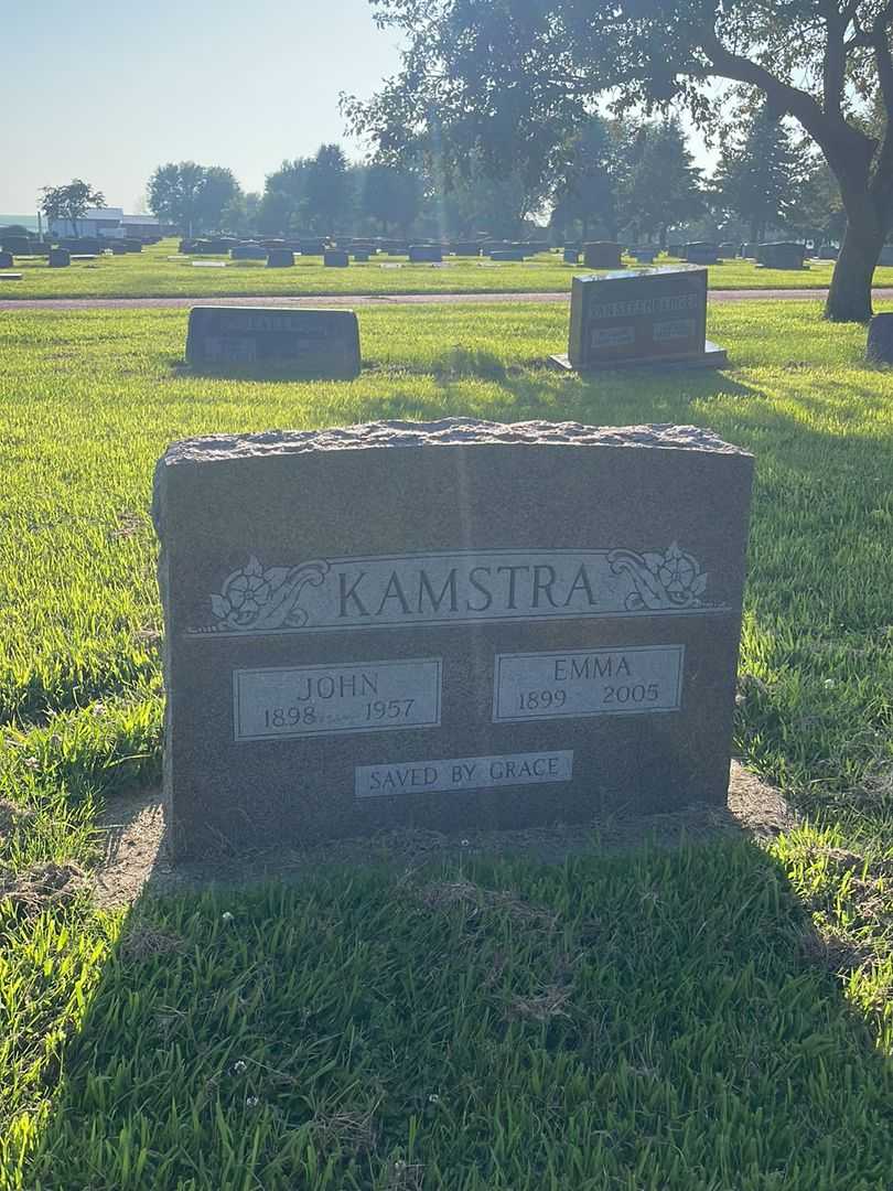 John Kamstra's grave. Photo 1