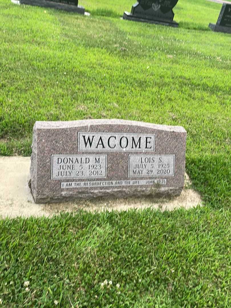 Donald M. Wacome's grave. Photo 1