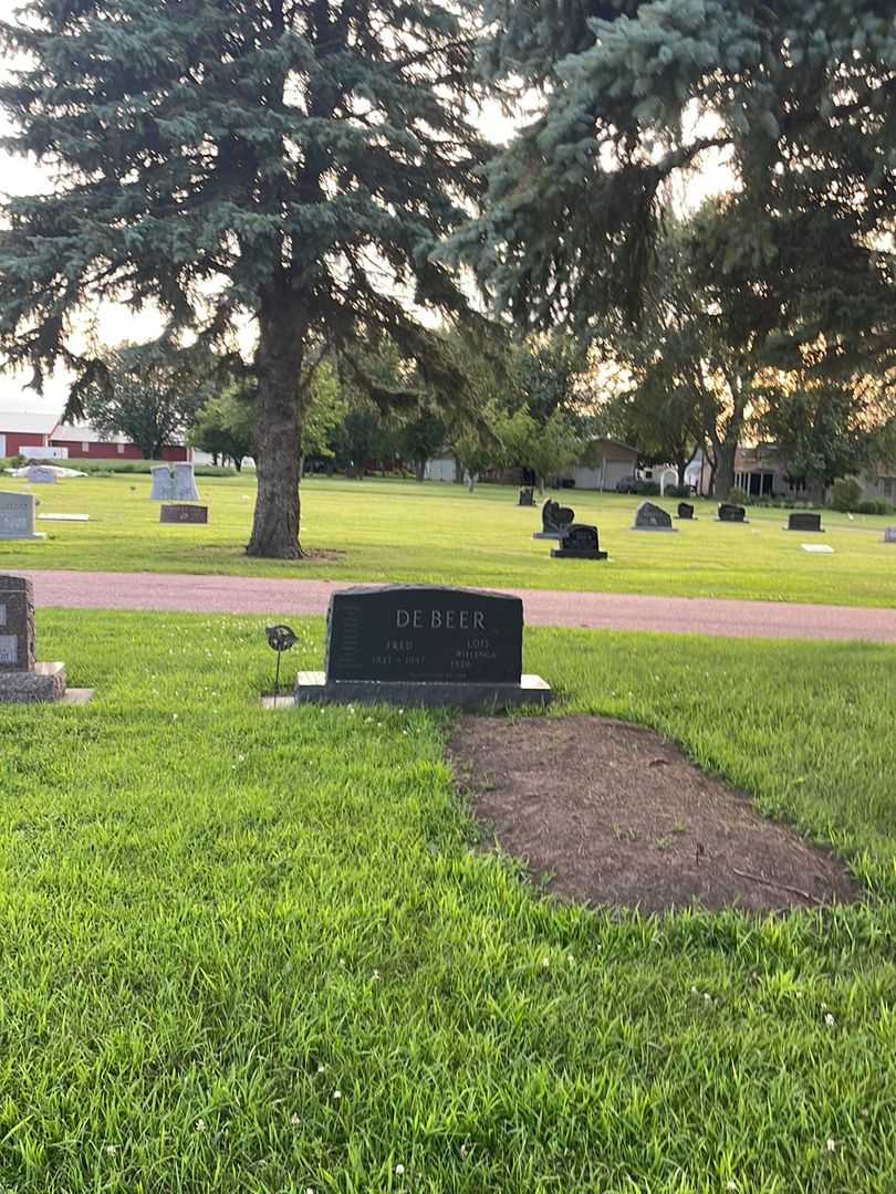 Fred De Beer's grave. Photo 2
