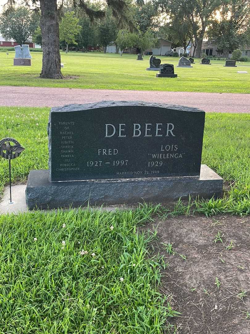 Fred De Beer's grave. Photo 1