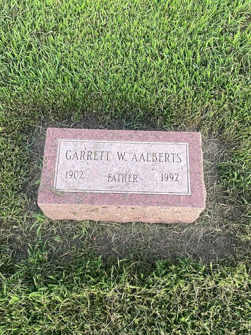 Garrett W. Aalberts's grave. Photo 3