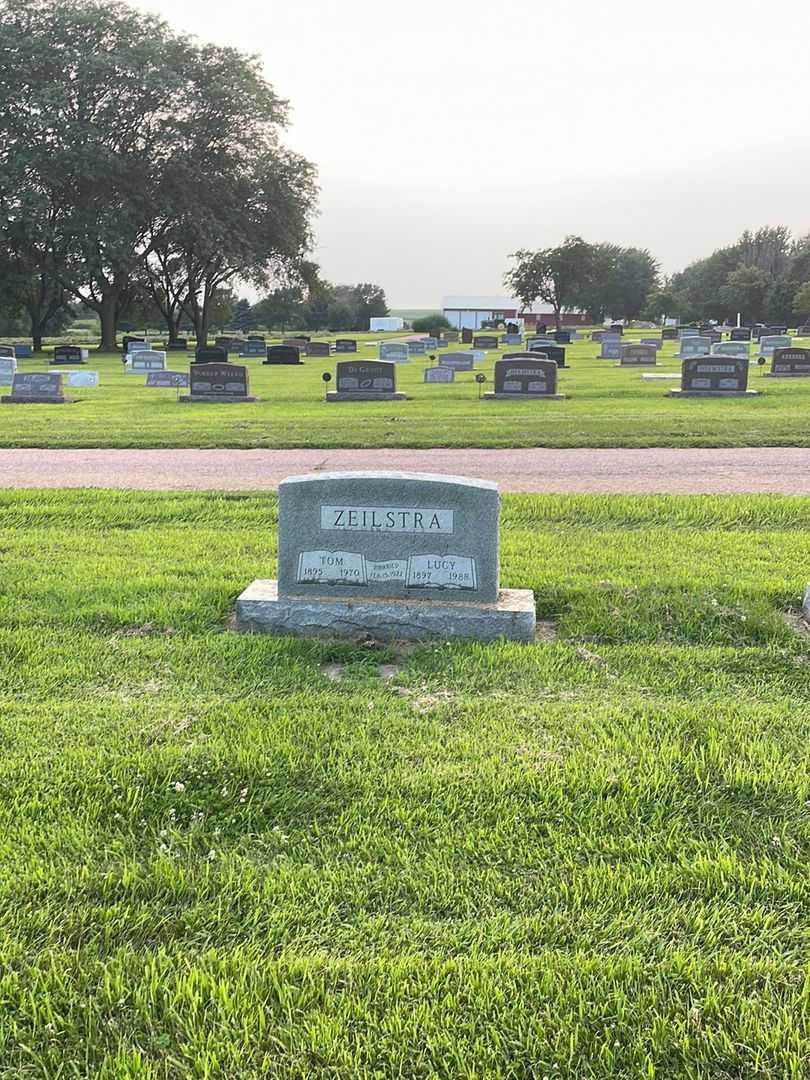 Tom Zeilstra's grave. Photo 2
