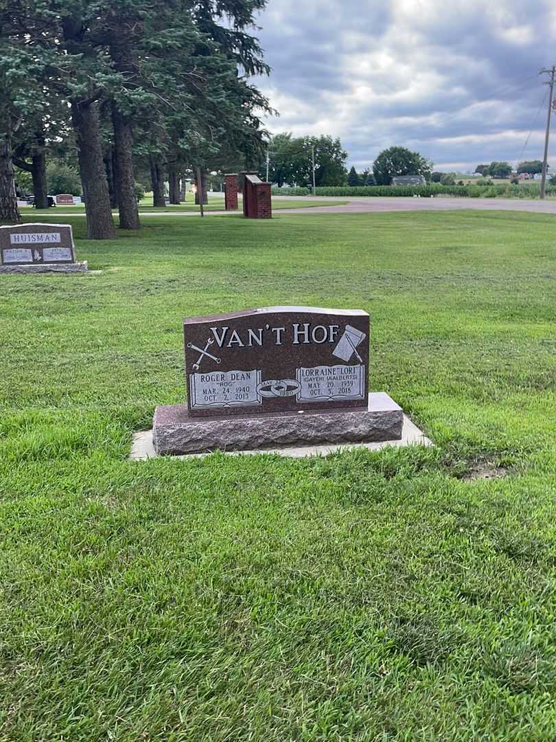 Lorraine F. "Lori" Gayer Aalberts Van't Hof's grave. Photo 2