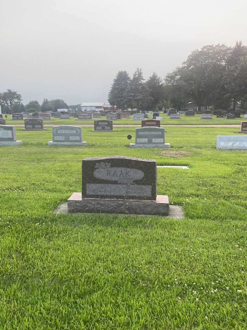 Arie Raak's grave. Photo 2