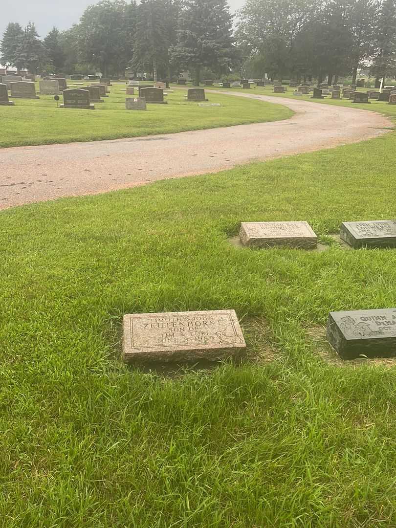 Timothy John Zeutenhorst's grave. Photo 2