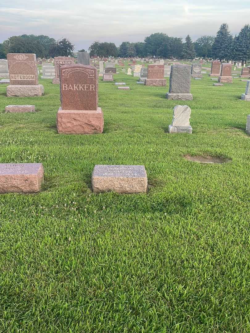 Neeltje Bakker's grave. Photo 2