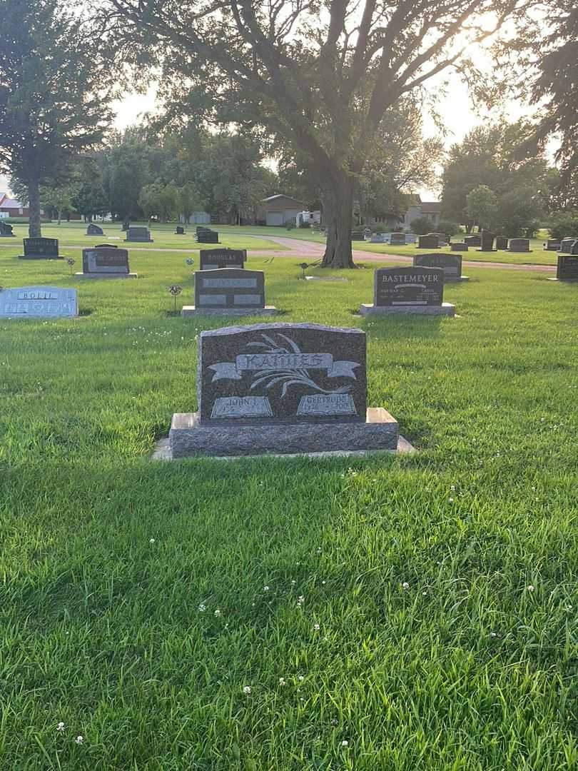 Gertrude M. Kamies's grave. Photo 2