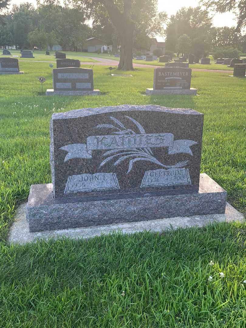 Gertrude M. Kamies's grave. Photo 1