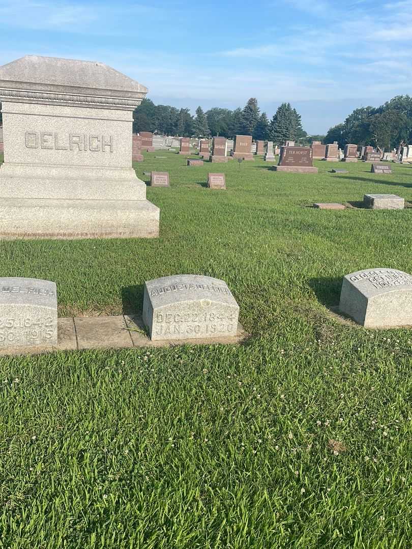Augusta Oelrich's grave. Photo 2