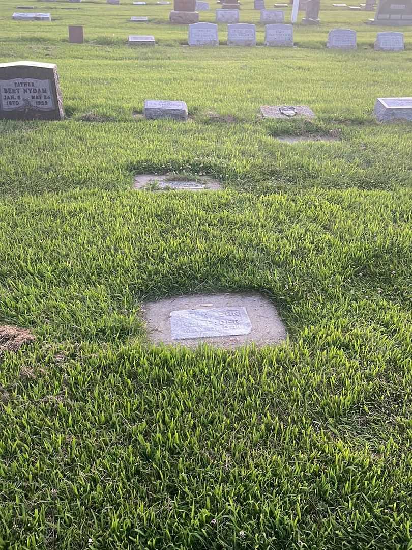 Baby Faber's grave. Photo 5