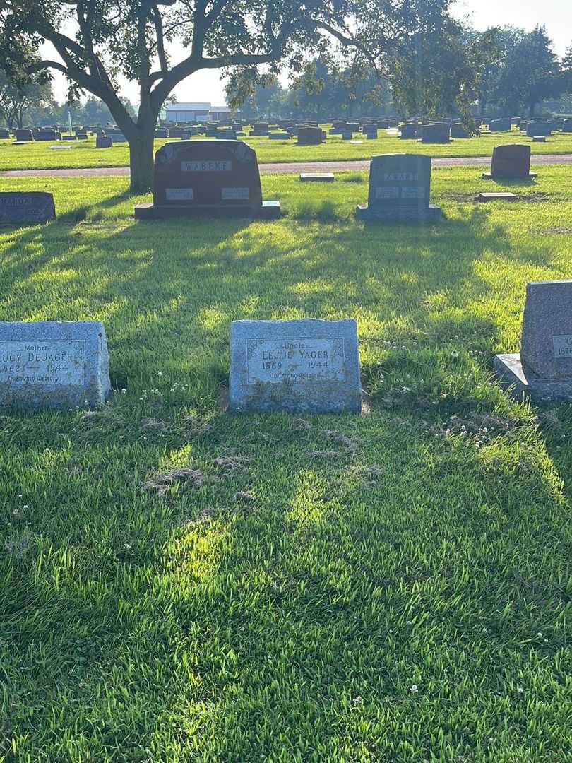 Eeltje Yager's grave. Photo 2