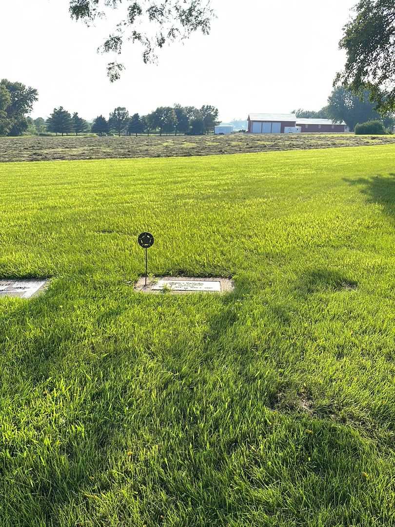 John I. Taylor's grave. Photo 2
