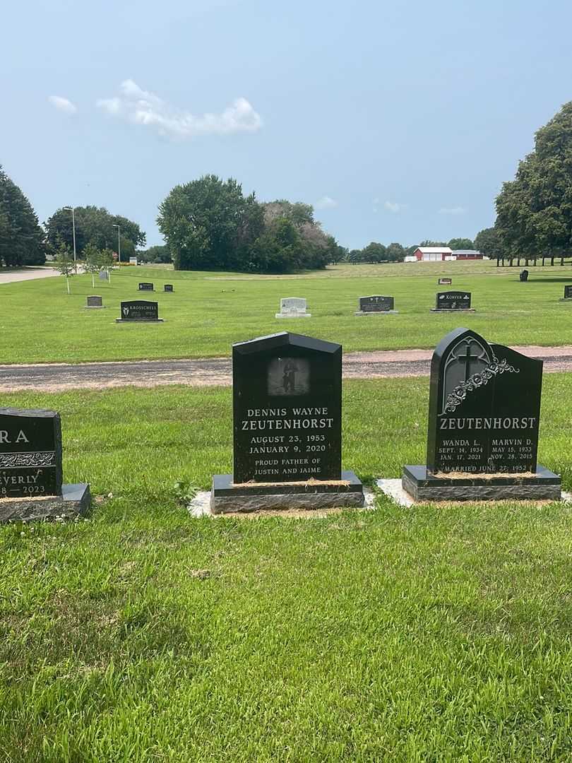 Dennis Wayne Zeutenhorst's grave. Photo 2