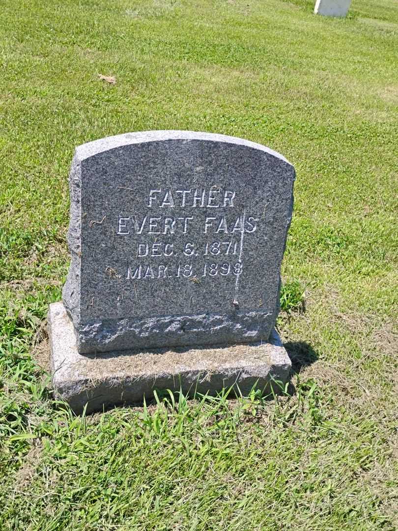 Evert Faas's grave. Photo 1