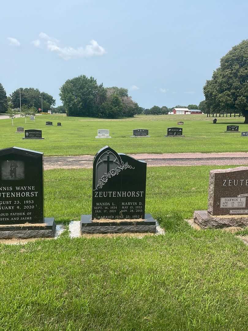 Marvin D. Zeutenhorst's grave. Photo 2
