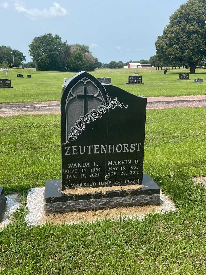 Marvin D. Zeutenhorst's grave. Photo 1