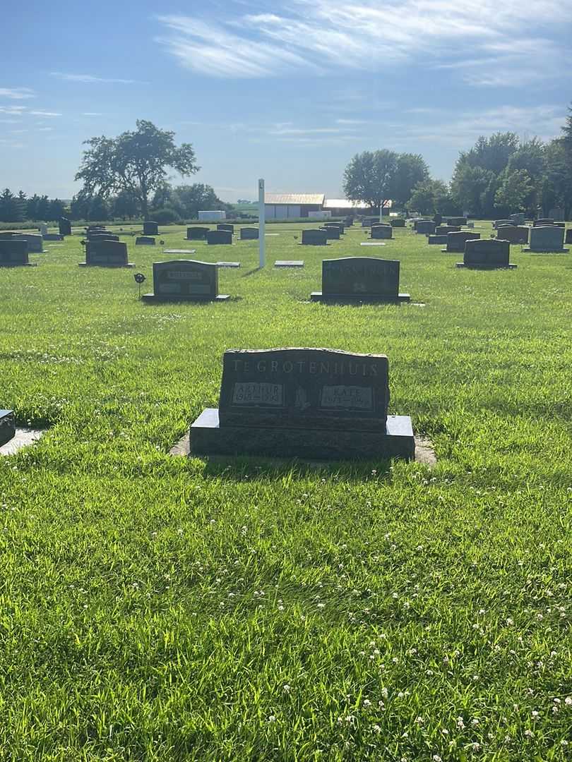 Arthur J. Te Grotenhuis's grave. Photo 2