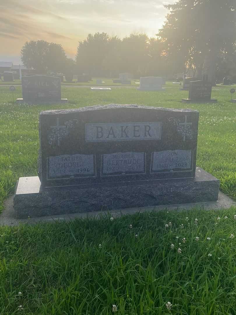 Paul Baker's grave. Photo 1