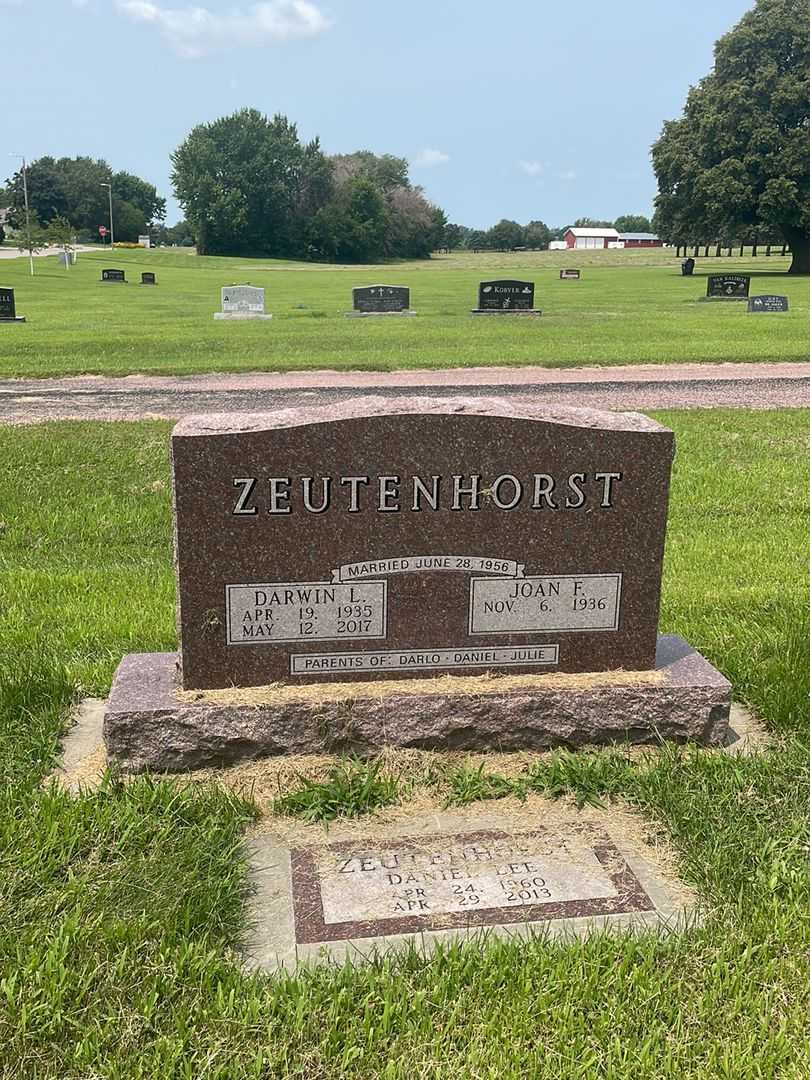 Daniel Lee Zeutenhorst's grave. Photo 1