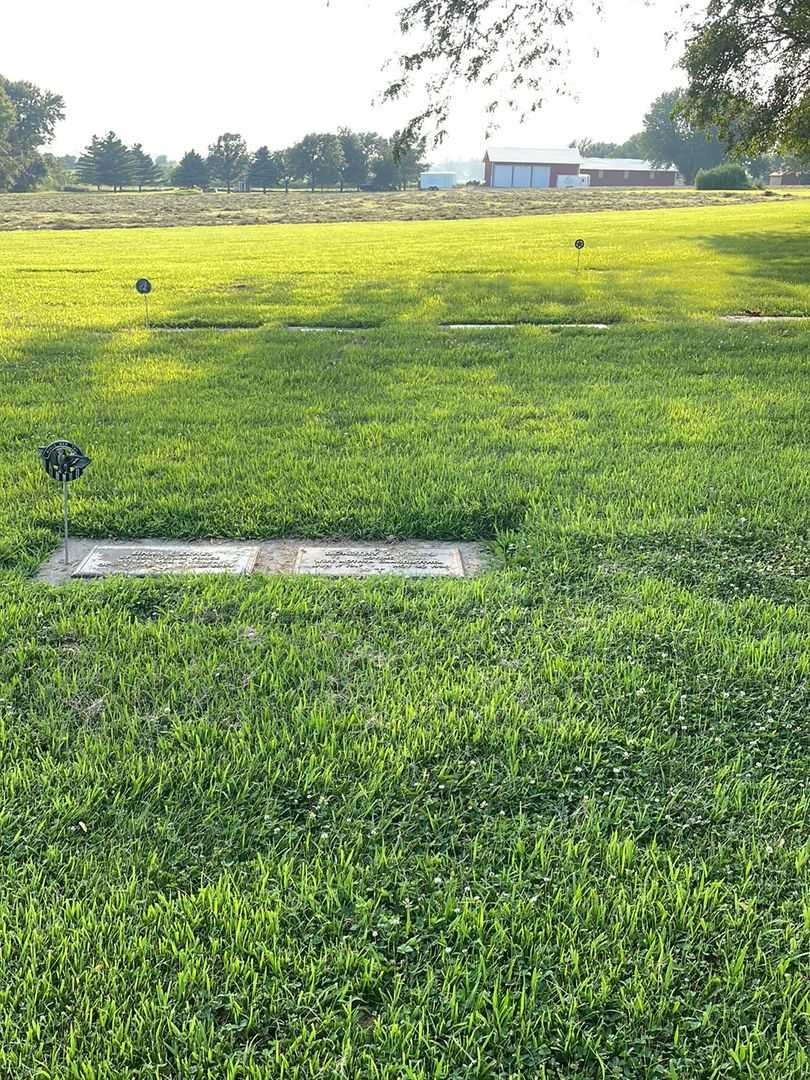 Dorothy F. Eknes's grave. Photo 2