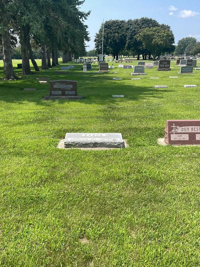 Charles T. Pabst's grave. Photo 2