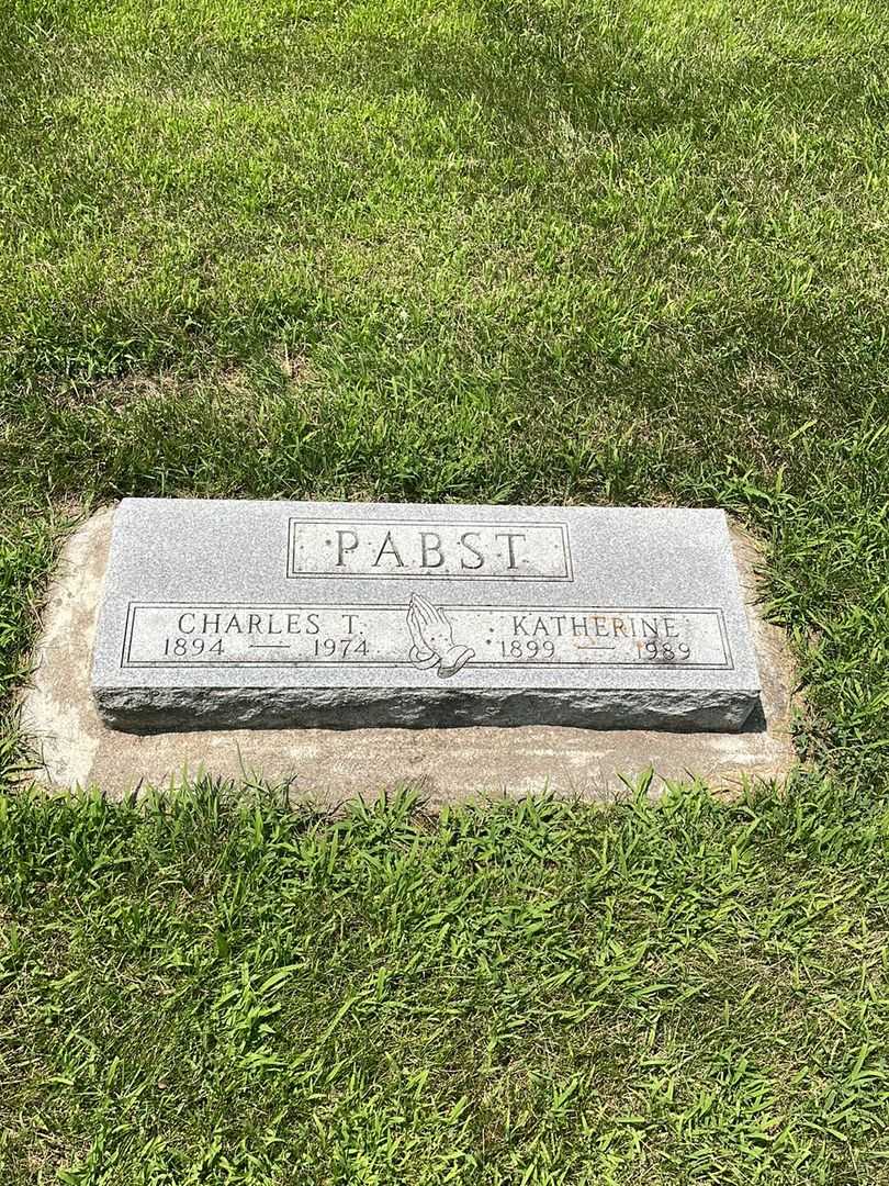 Charles T. Pabst's grave. Photo 1