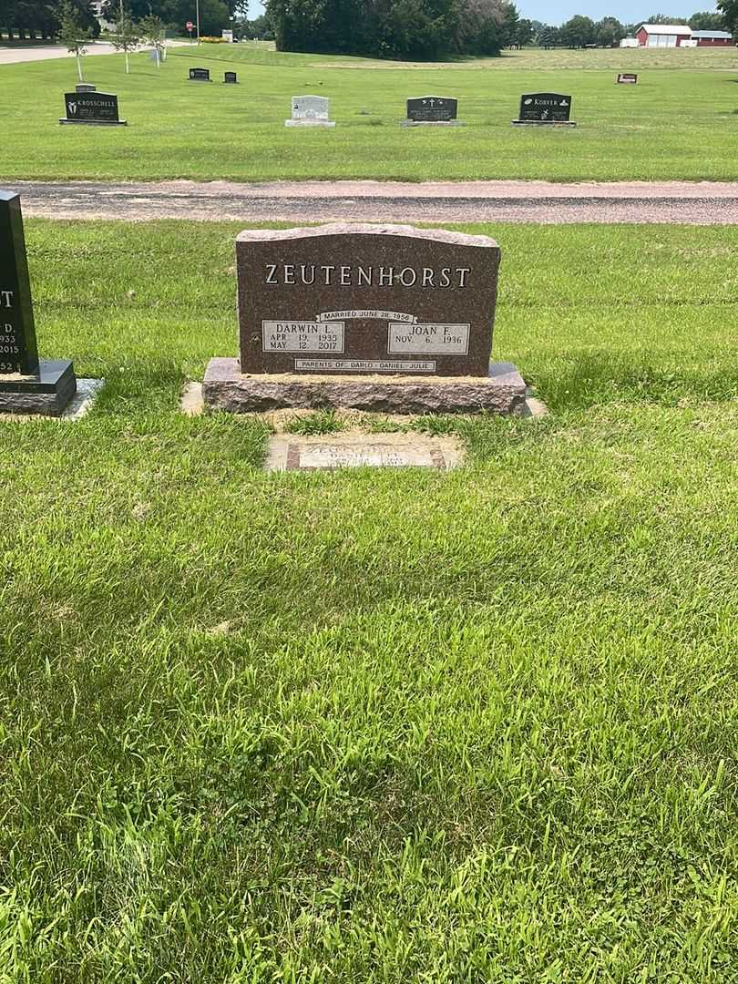 Daniel Lee Zeutenhorst's grave. Photo 3