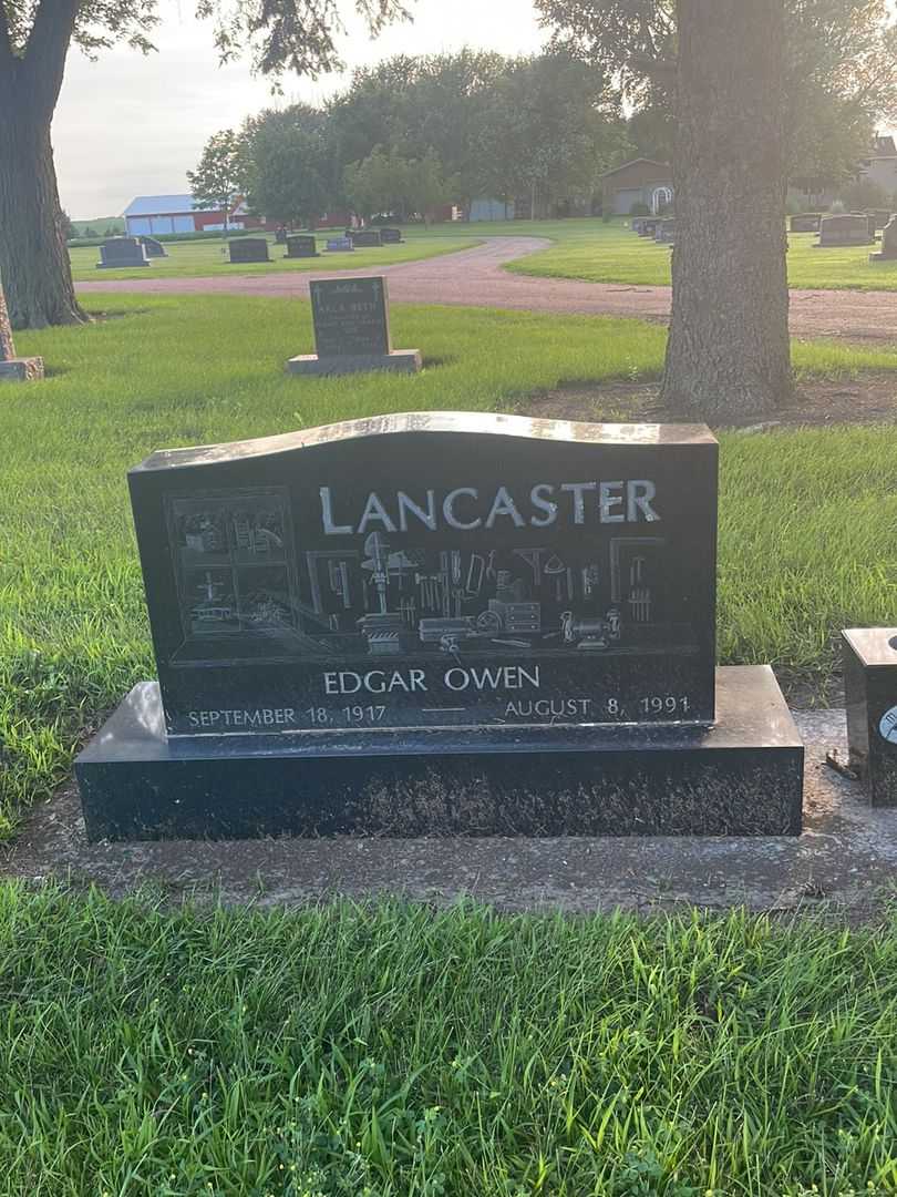 Edgar Owen Lancaster's grave. Photo 1