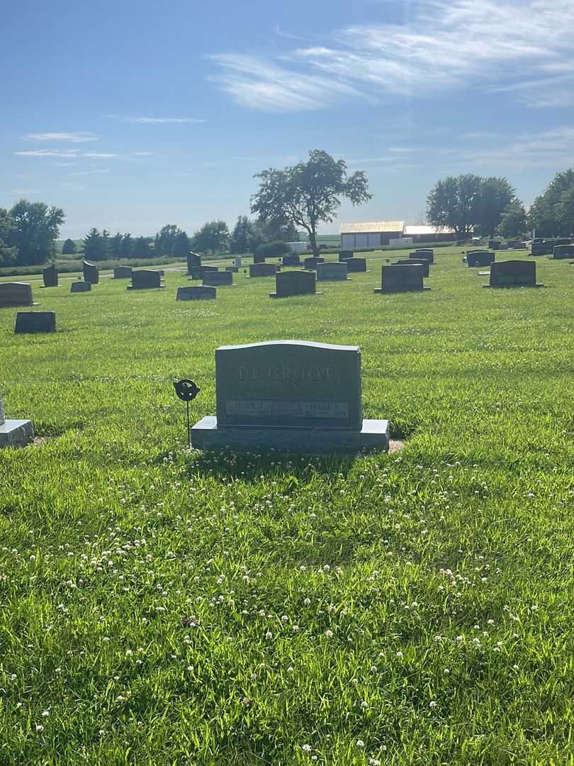 Irene R. George De Groot's grave. Photo 2