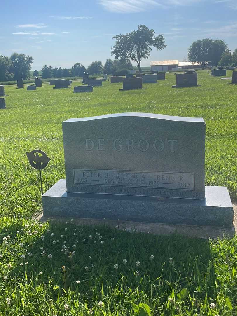 Irene R. George De Groot's grave. Photo 1
