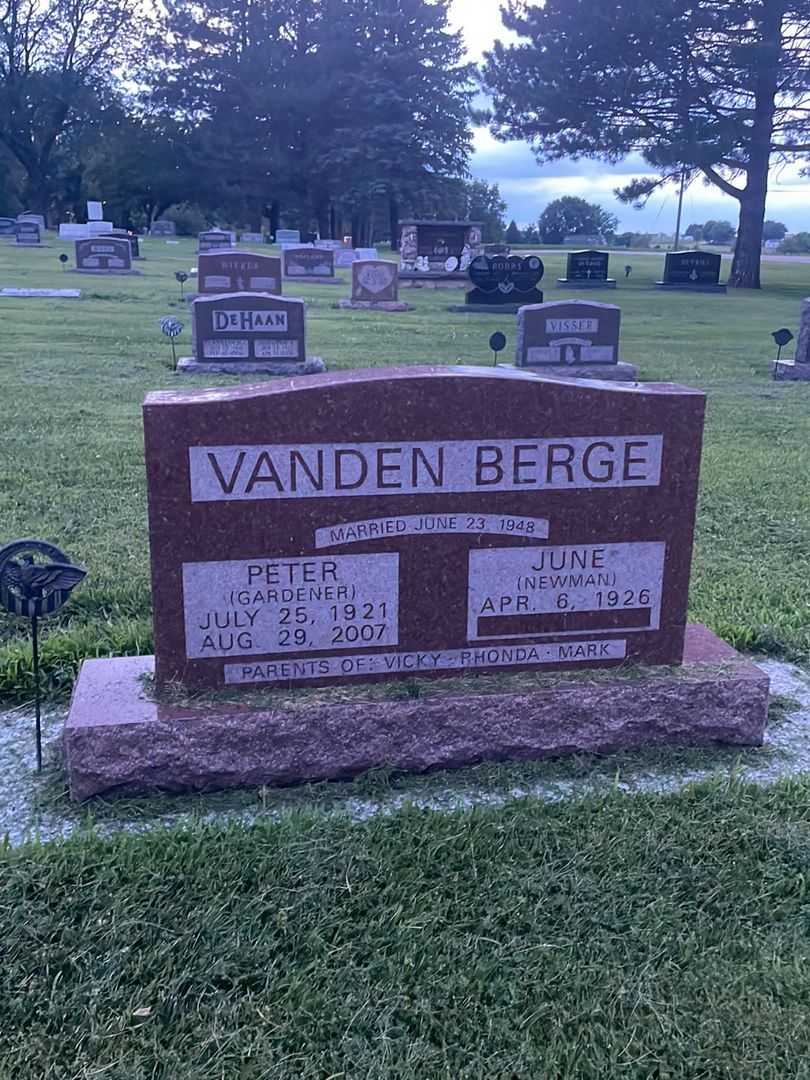 Peter Gardener Vanden Berge's grave. Photo 1