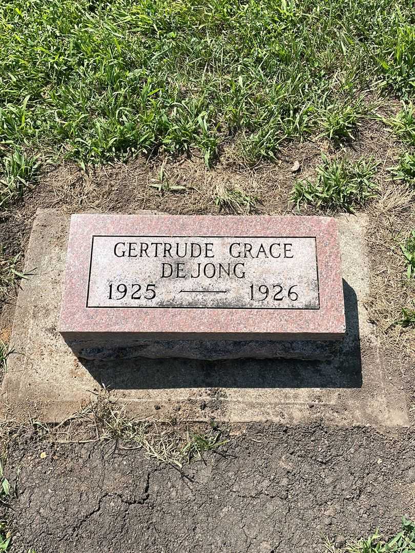 John Van Beek's grave. Photo 1