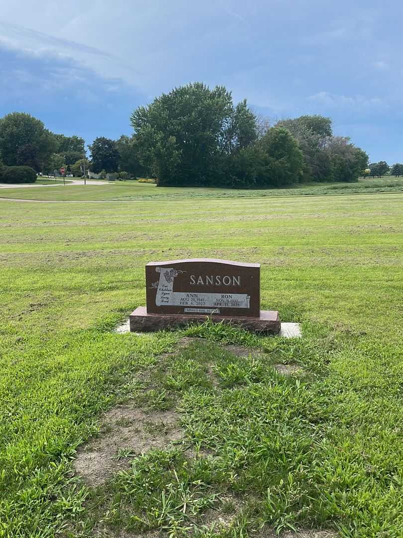 Ron Sanson's grave. Photo 2