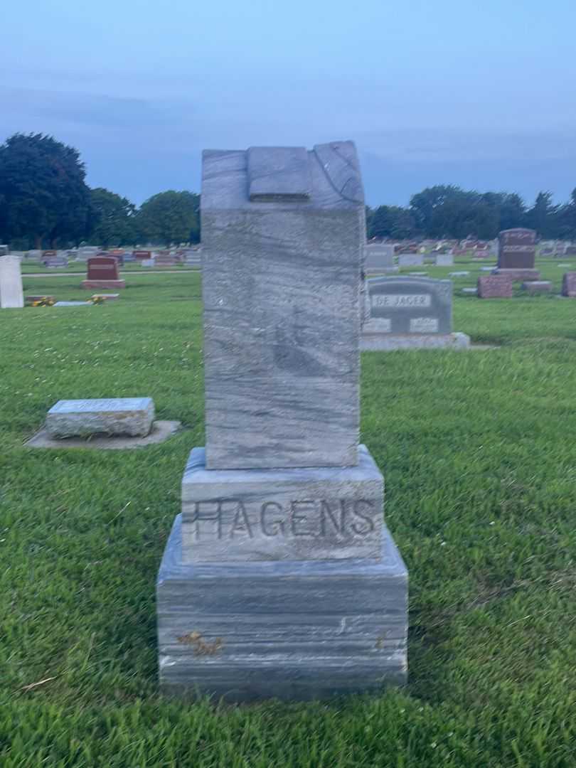 Antje Hagens's grave. Photo 1