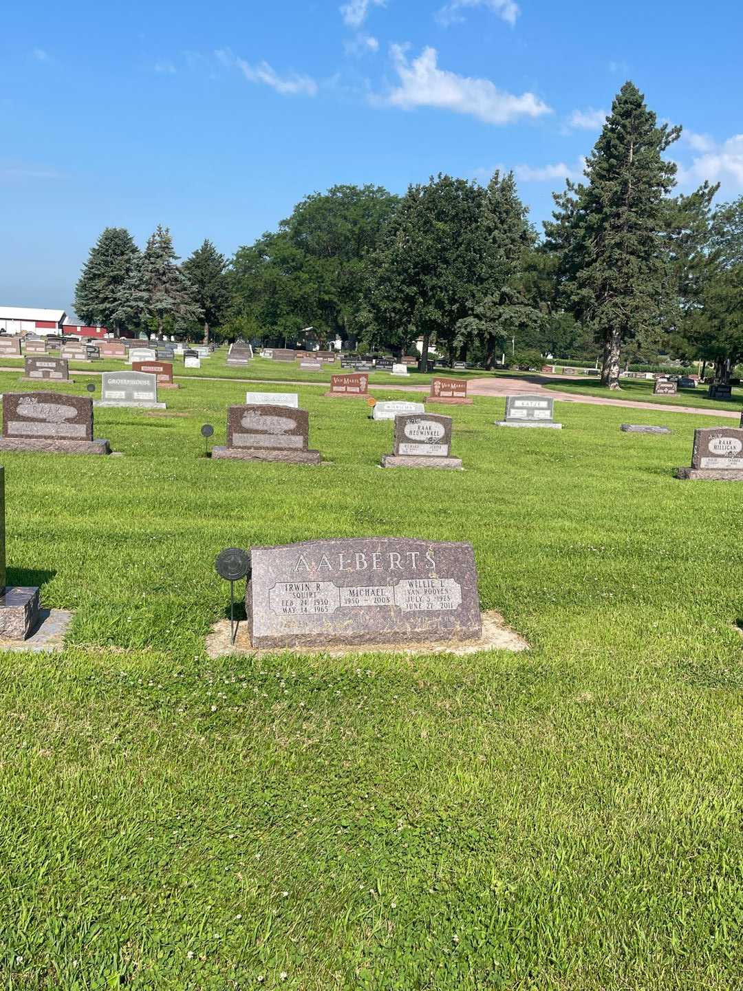 Irwin R. "Squirt" Aalberts's grave. Photo 2