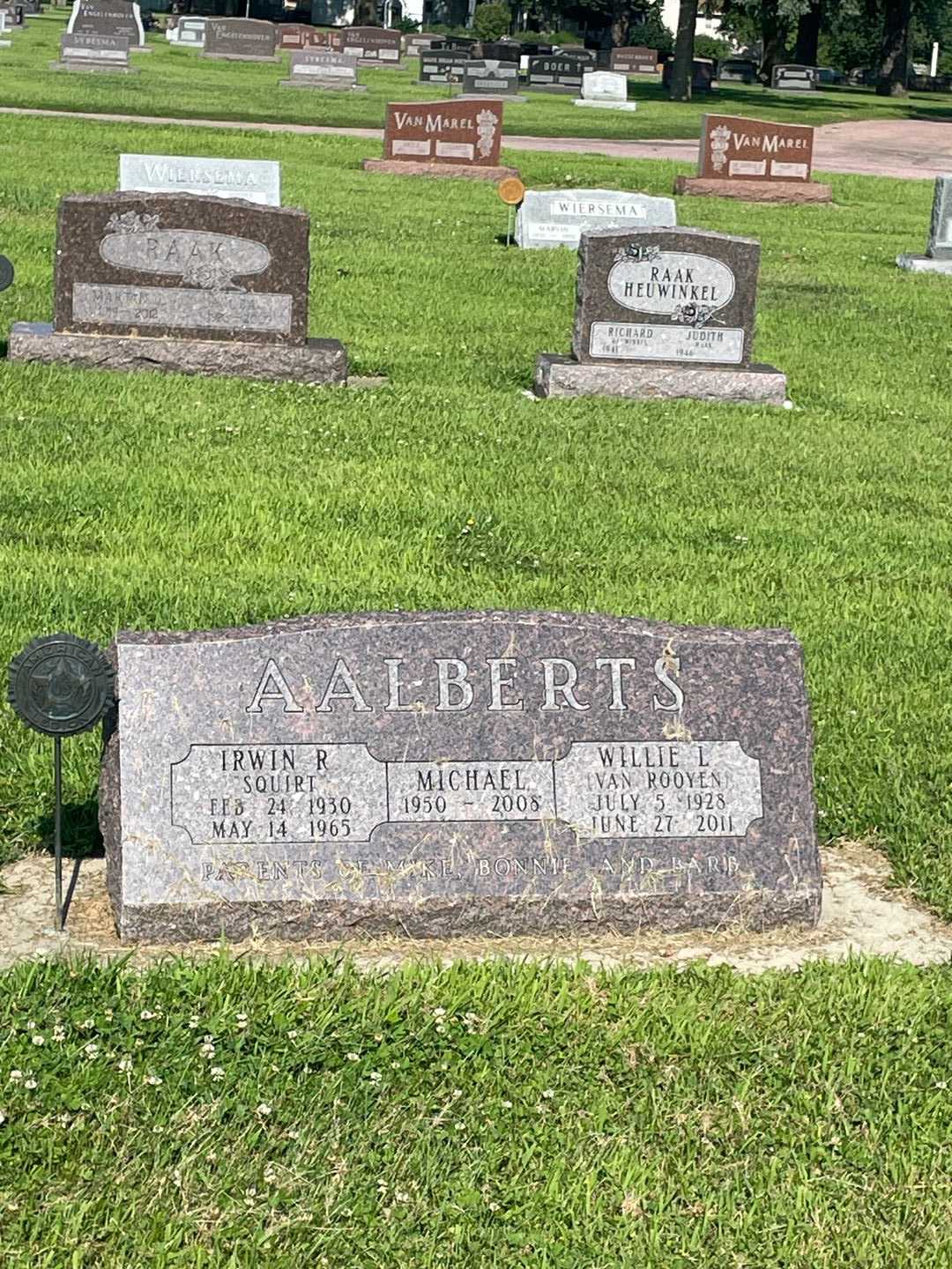 Irwin R. "Squirt" Aalberts's grave. Photo 1