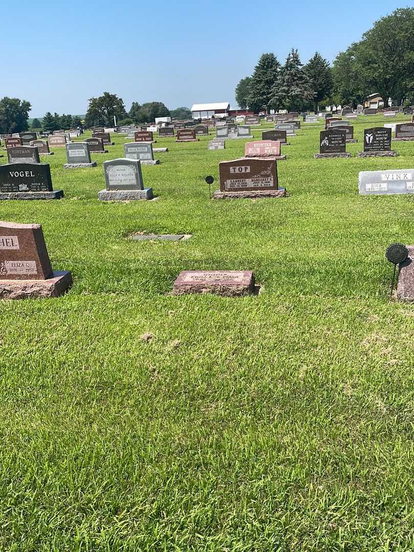 Edna Lee Main's grave. Photo 2