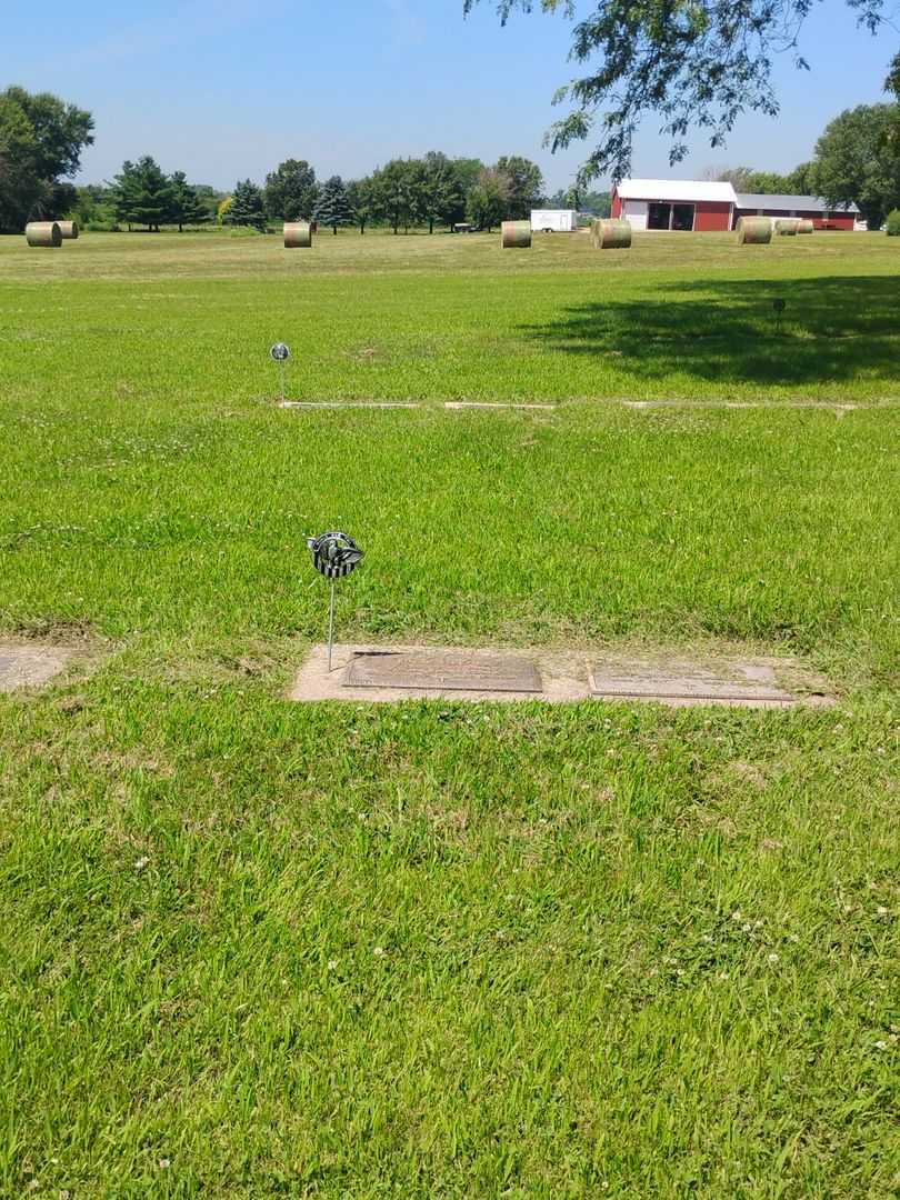 Eknes Einer's grave. Photo 2