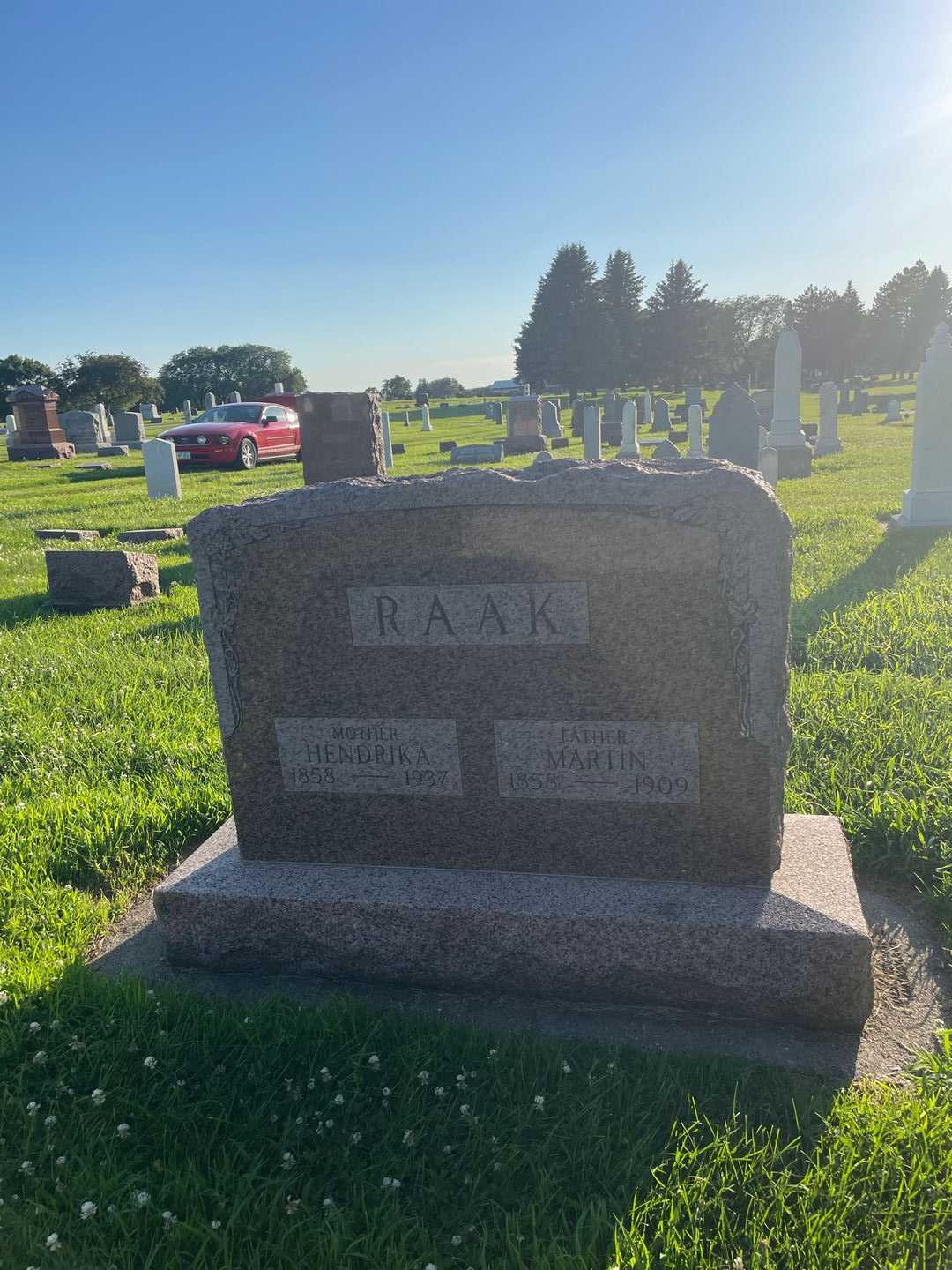 Hendrika Raak's grave. Photo 1