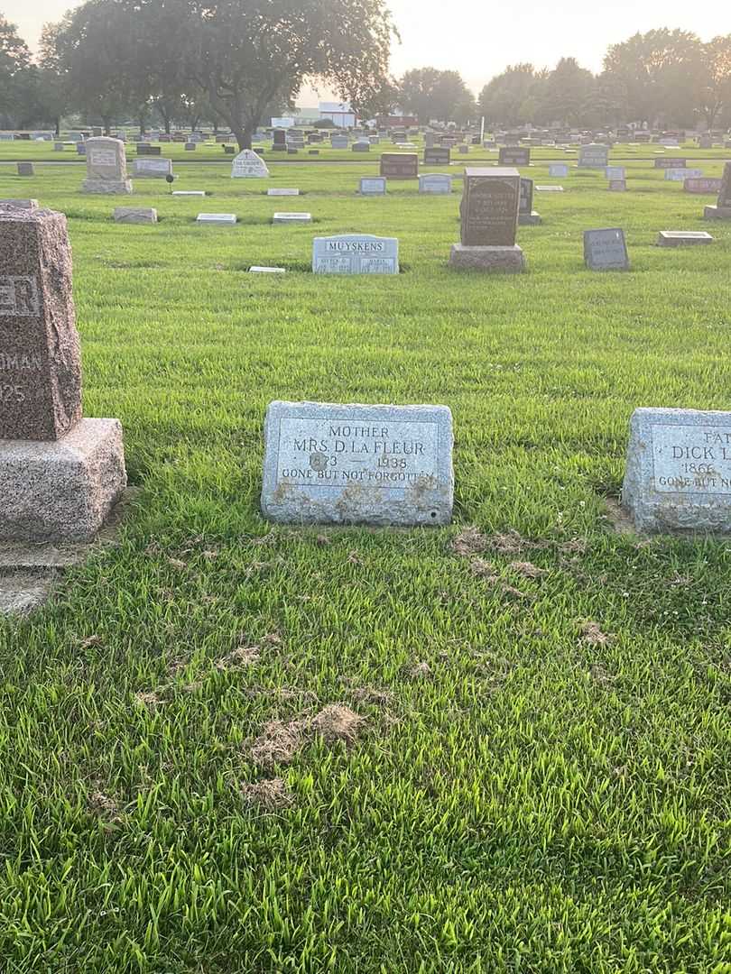 Missus/Madam D. La Fleur's grave. Photo 2