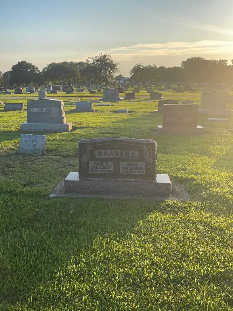 Dick P. Haarsma's grave. Photo 2