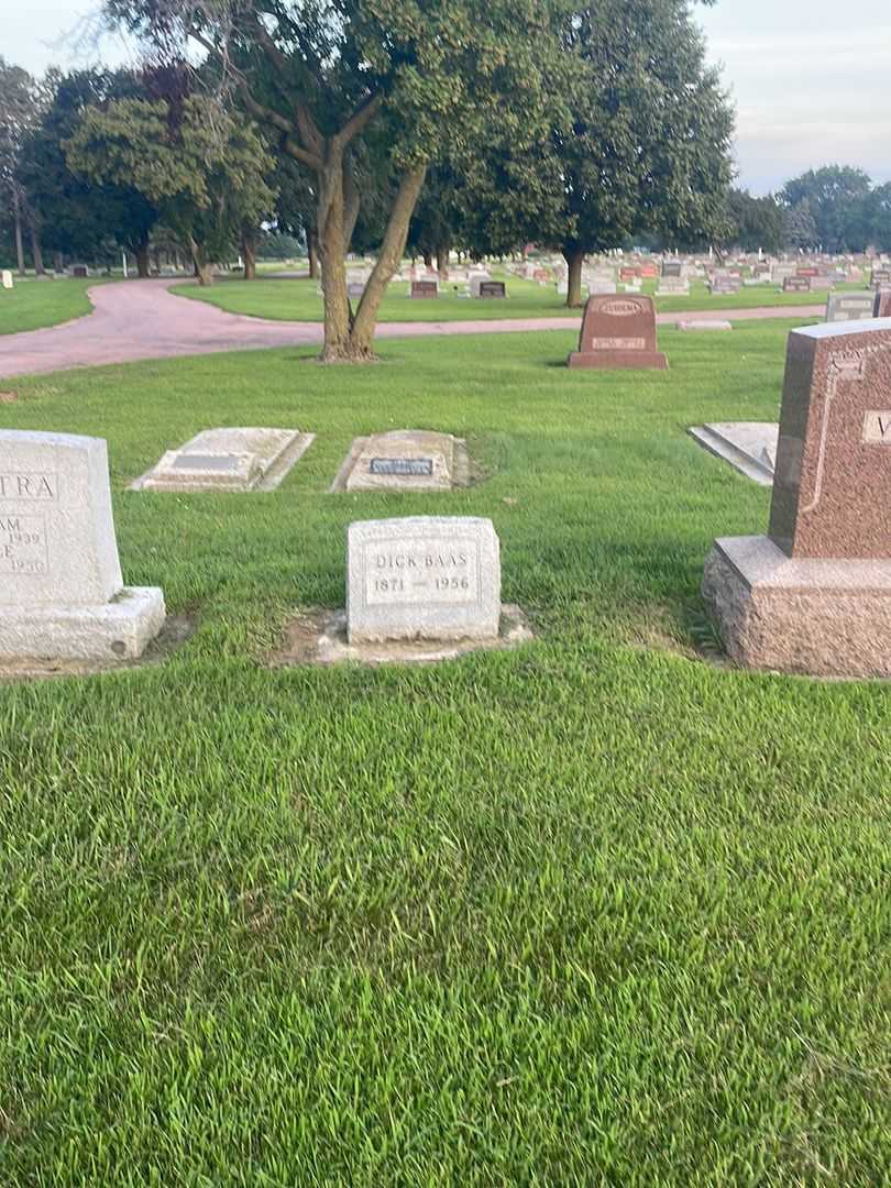 Dick Baas's grave. Photo 2