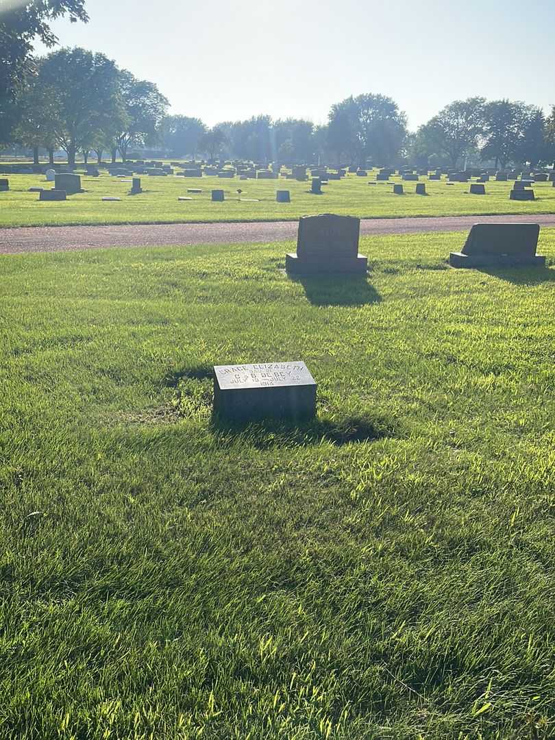 Grace Elizabeth De Bey's grave. Photo 2
